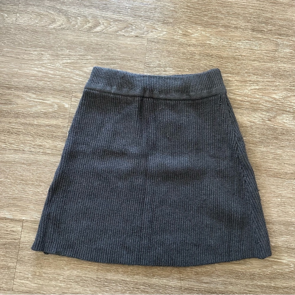 Zara Dark grey knit skirt with a subtle ribbed texture